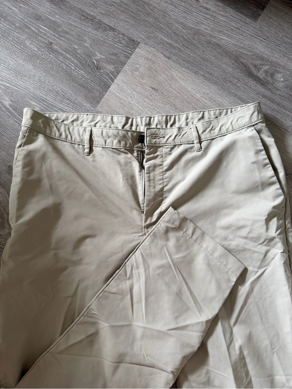 Banana Republic - Men's Khaki Pants - Classic Straight Fit
